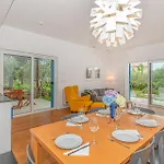 3 Bedroom Amazing In Holiday home